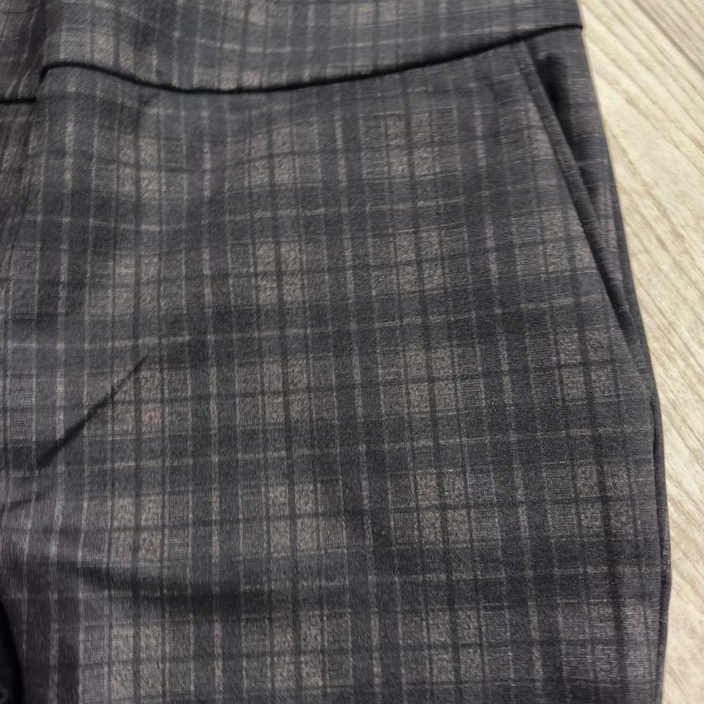 Dalia
Size Lg - Picture 2 of 4